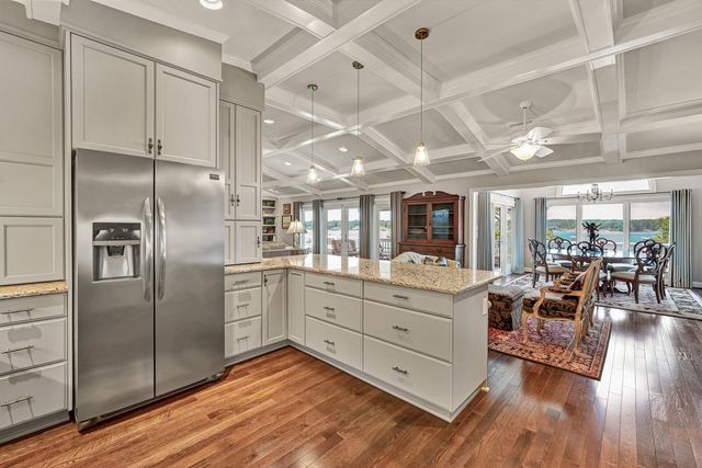 155 Shoreline CIR, Penhook, VA 24137