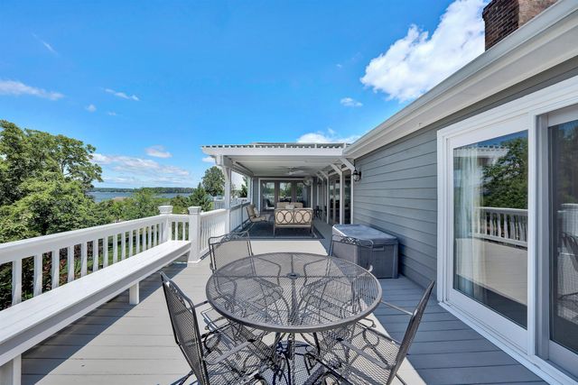 155 Shoreline CIR, Penhook, VA 24137