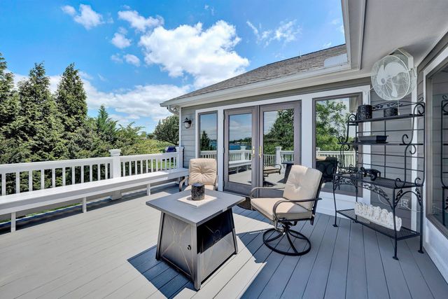 155 Shoreline CIR, Penhook, VA 24137