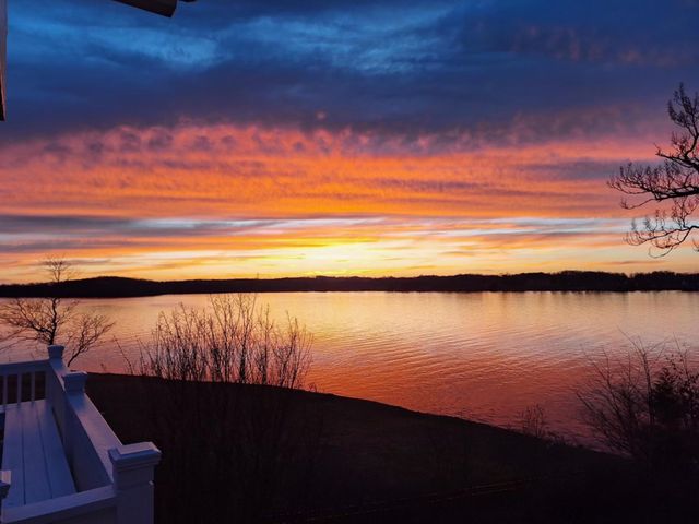 155 Shoreline CIR, Penhook, VA 24137