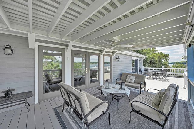 155 Shoreline CIR, Penhook, VA 24137