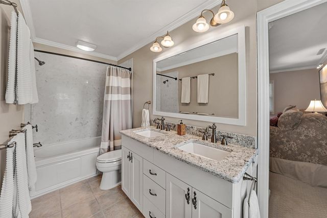 155 Shoreline CIR, Penhook, VA 24137