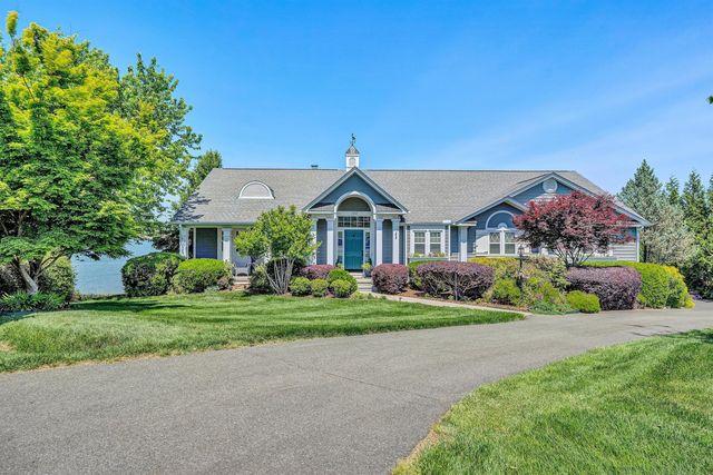 155 Shoreline CIR, Penhook, VA 24137