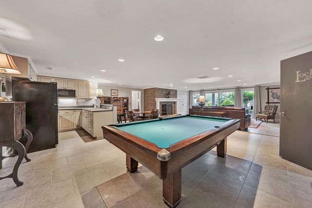 155 Shoreline CIR, Penhook, VA 24137