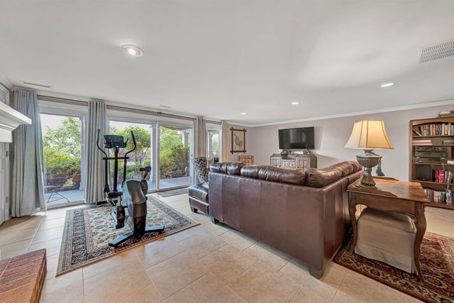 155 Shoreline CIR, Penhook, VA 24137