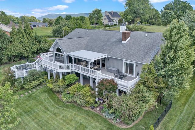 155 Shoreline CIR, Penhook, VA 24137