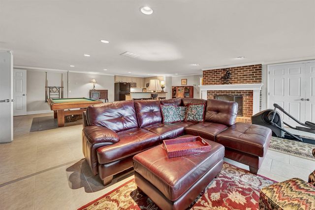 155 Shoreline CIR, Penhook, VA 24137
