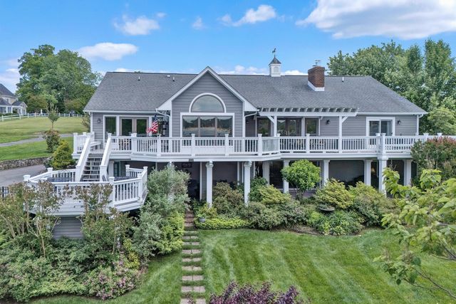155 Shoreline CIR, Penhook, VA 24137