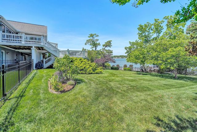 155 Shoreline CIR, Penhook, VA 24137