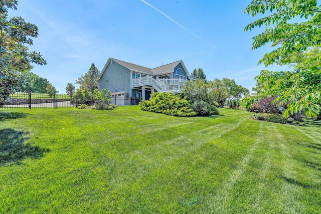 155 Shoreline CIR, Penhook, VA 24137