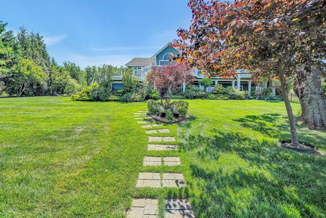 155 Shoreline CIR, Penhook, VA 24137