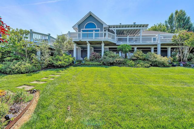 155 Shoreline CIR, Penhook, VA 24137