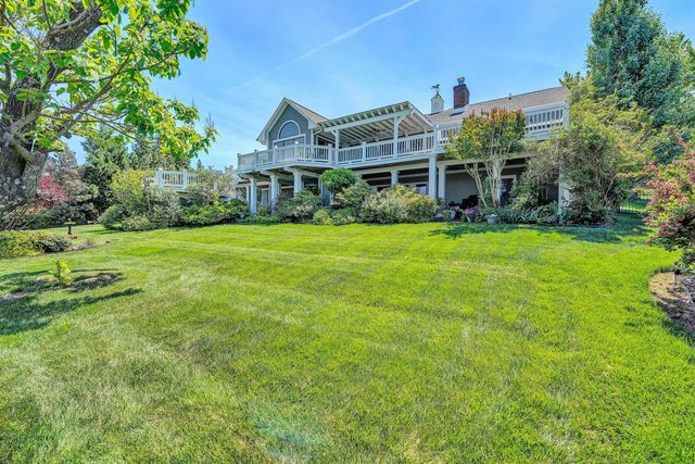 155 Shoreline CIR, Penhook, VA 24137