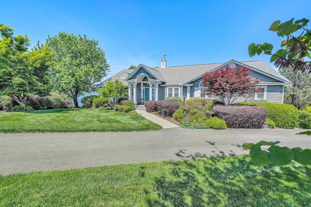 155 Shoreline CIR, Penhook, VA 24137
