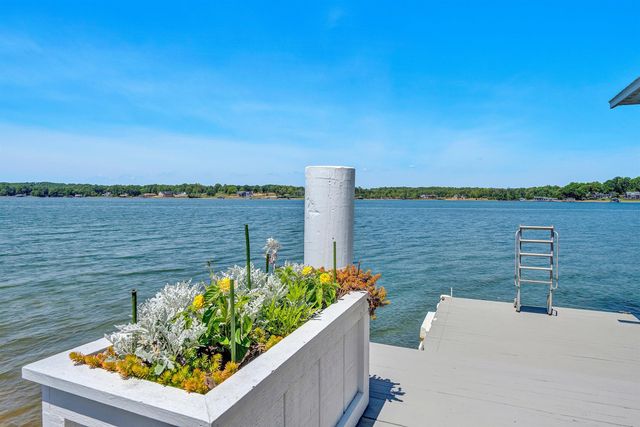 155 Shoreline CIR, Penhook, VA 24137