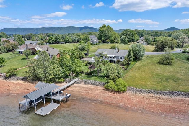 155 Shoreline CIR, Penhook, VA 24137