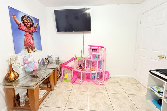 3306 E CHELSEA STREET, Tampa, FL 33610