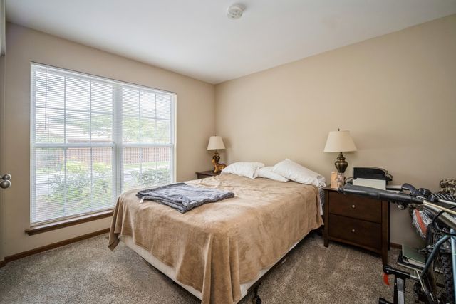 1045 Talbots Lane 1045, Elk Grove Village, IL 60007