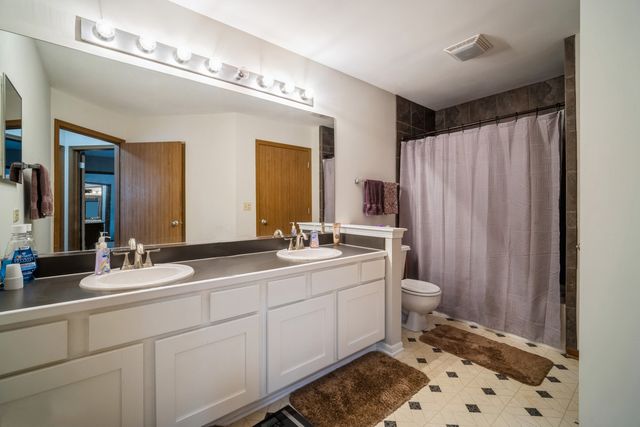 1045 Talbots Lane 1045, Elk Grove Village, IL 60007