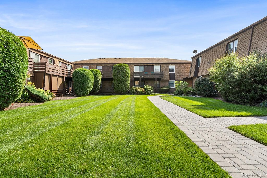 63 New Holland Village, Nanuet, NY 10954 — photo 2