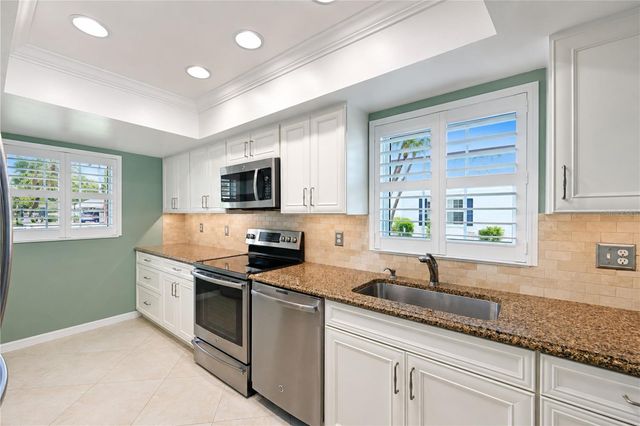 9425 ANDOVER CIRCLE, Bradenton, FL 34210