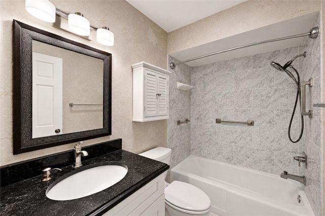 9425 ANDOVER CIRCLE, Bradenton, FL 34210