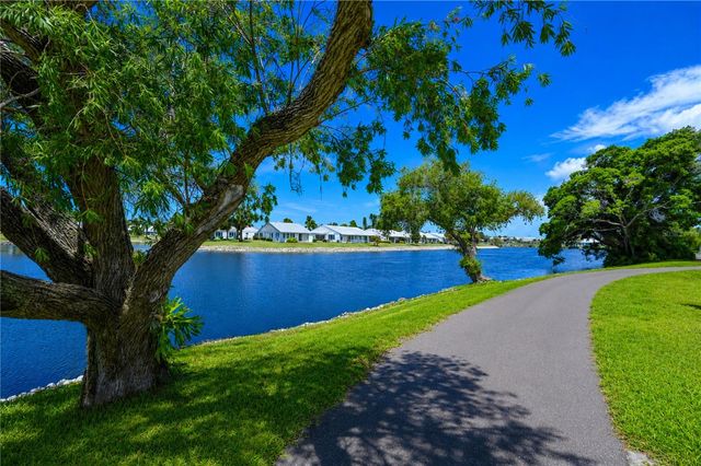 9425 ANDOVER CIRCLE, Bradenton, FL 34210