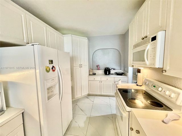 10710 NW 66th St 212, Doral, FL 33178