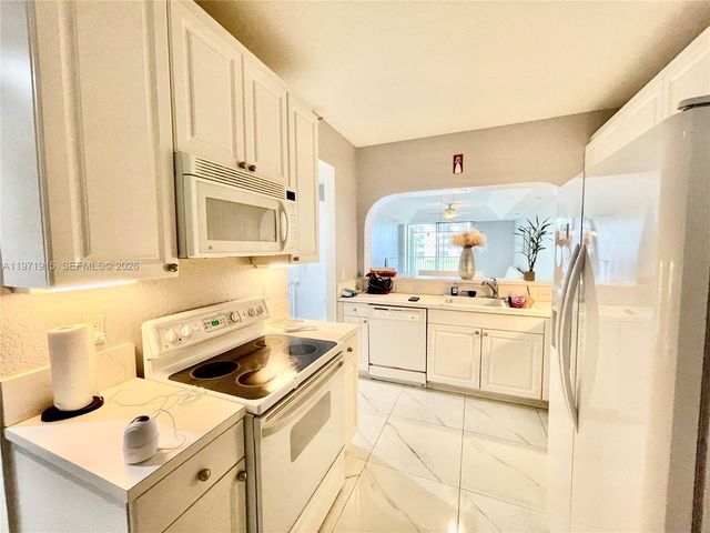 10710 NW 66th St 212, Doral, FL 33178