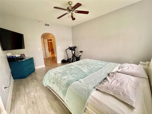 10710 NW 66th St 212, Doral, FL 33178