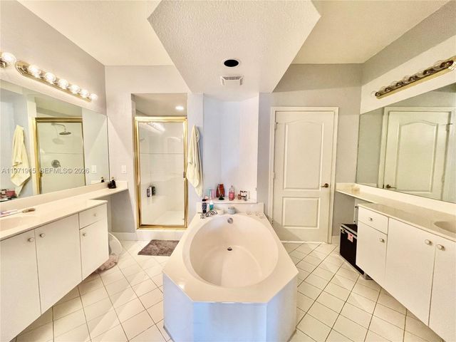 10710 NW 66th St 212, Doral, FL 33178