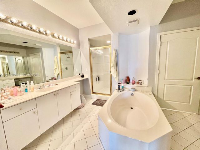 10710 NW 66th St 212, Doral, FL 33178