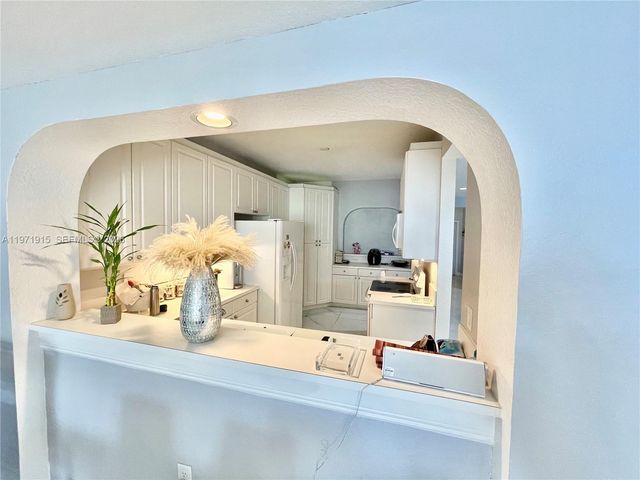 10710 NW 66th St 212, Doral, FL 33178