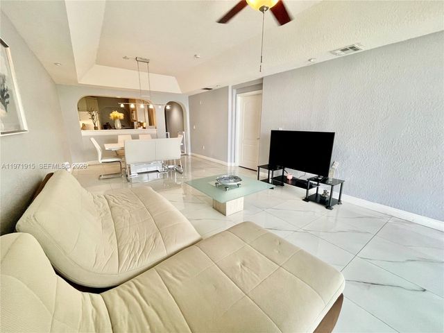 10710 NW 66th St 212, Doral, FL 33178