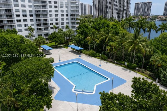 2801 NE 183rd St 1616W, Aventura, FL 33160