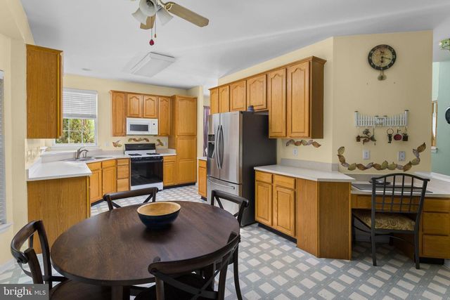 2 HAVEN LN, Burlington, NJ 08016