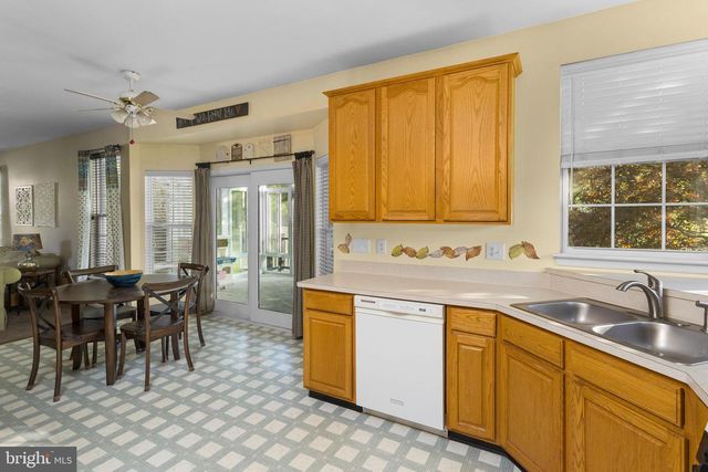 2 HAVEN LN, Burlington, NJ 08016