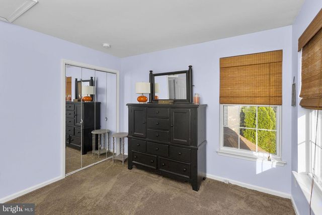 2 HAVEN LN, Burlington, NJ 08016