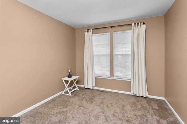 2 HAVEN LN, Burlington, NJ 08016