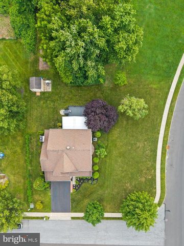 2 HAVEN LN, Burlington, NJ 08016