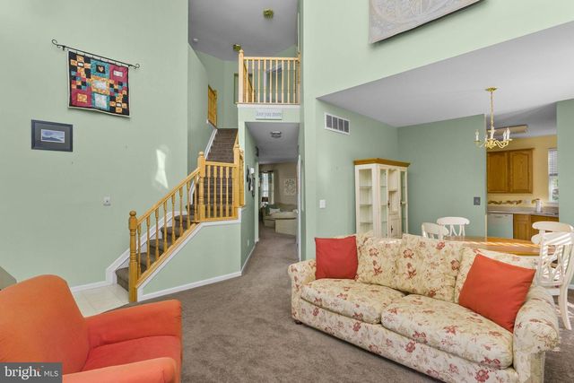 2 HAVEN LN, Burlington, NJ 08016