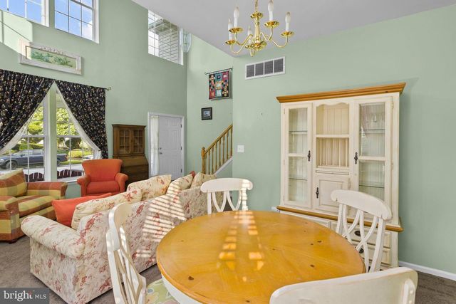 2 HAVEN LN, Burlington, NJ 08016