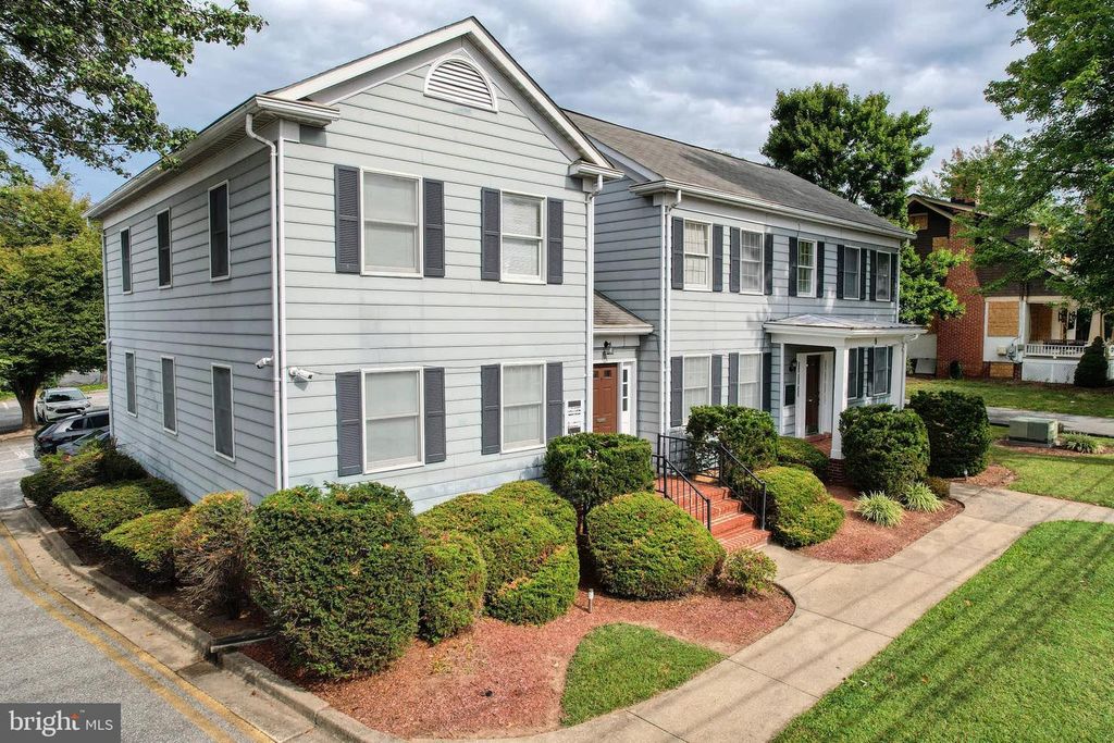 8 BROOKES AVE, Gaithersburg, MD 20877