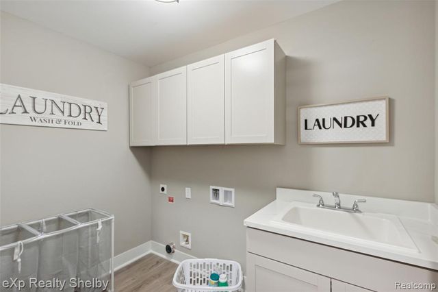 52105 Wellington Valley Drive, Macomb, MI 48042