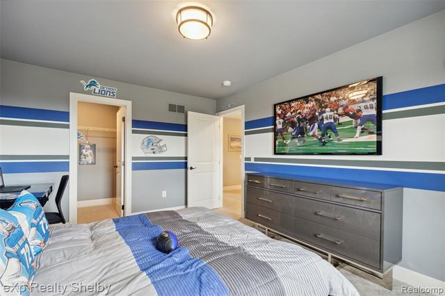 52105 Wellington Valley Drive, Macomb, MI 48042