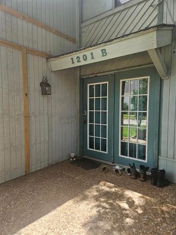 1201 NW Lake Ave, Lawton, OK 73507