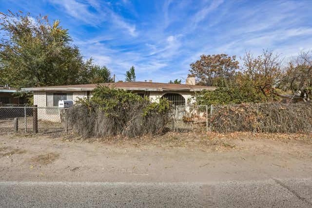 2241 San Ygnacio Road SW, Albuquerque, NM 87105