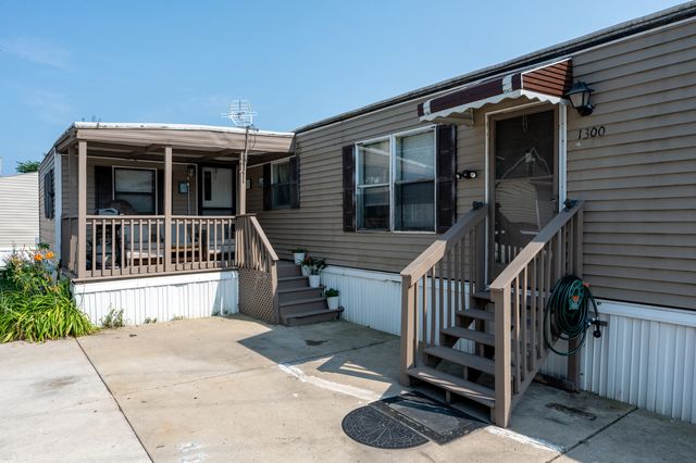 1300 W Branch Road, Northfield, IL 60093