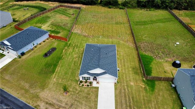 202 Alamos Avenue, Lexington, NC 27295