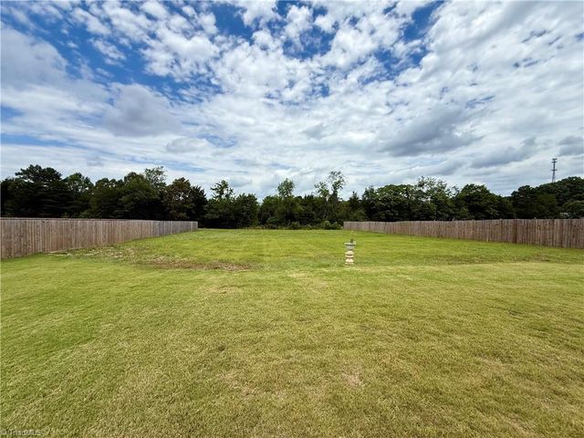 202 Alamos Avenue, Lexington, NC 27295